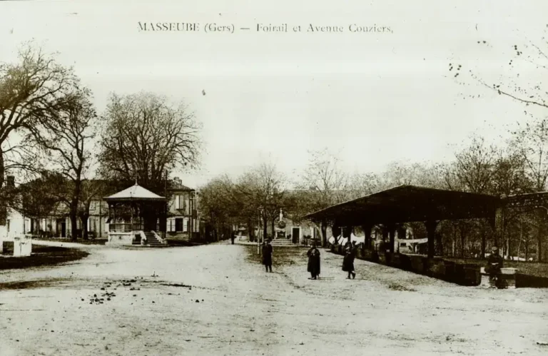 Photo ancienne du foirail côté avenue Couziers à Masseube
