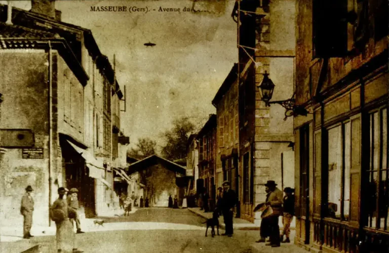 Photo ancienne de la rue du commerce de Masseube